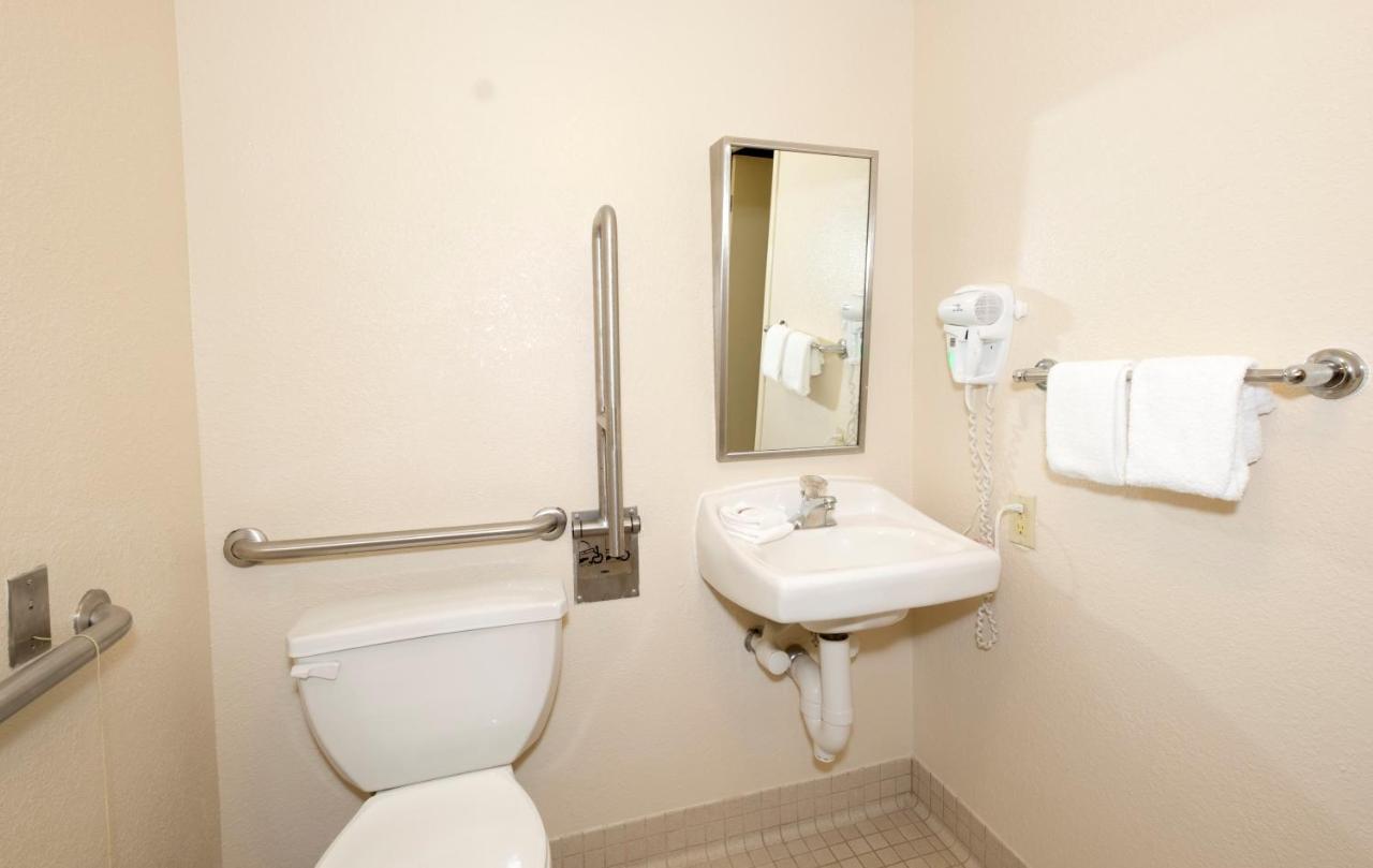 Red Roof Inn Milford - New Haven Εξωτερικό φωτογραφία
