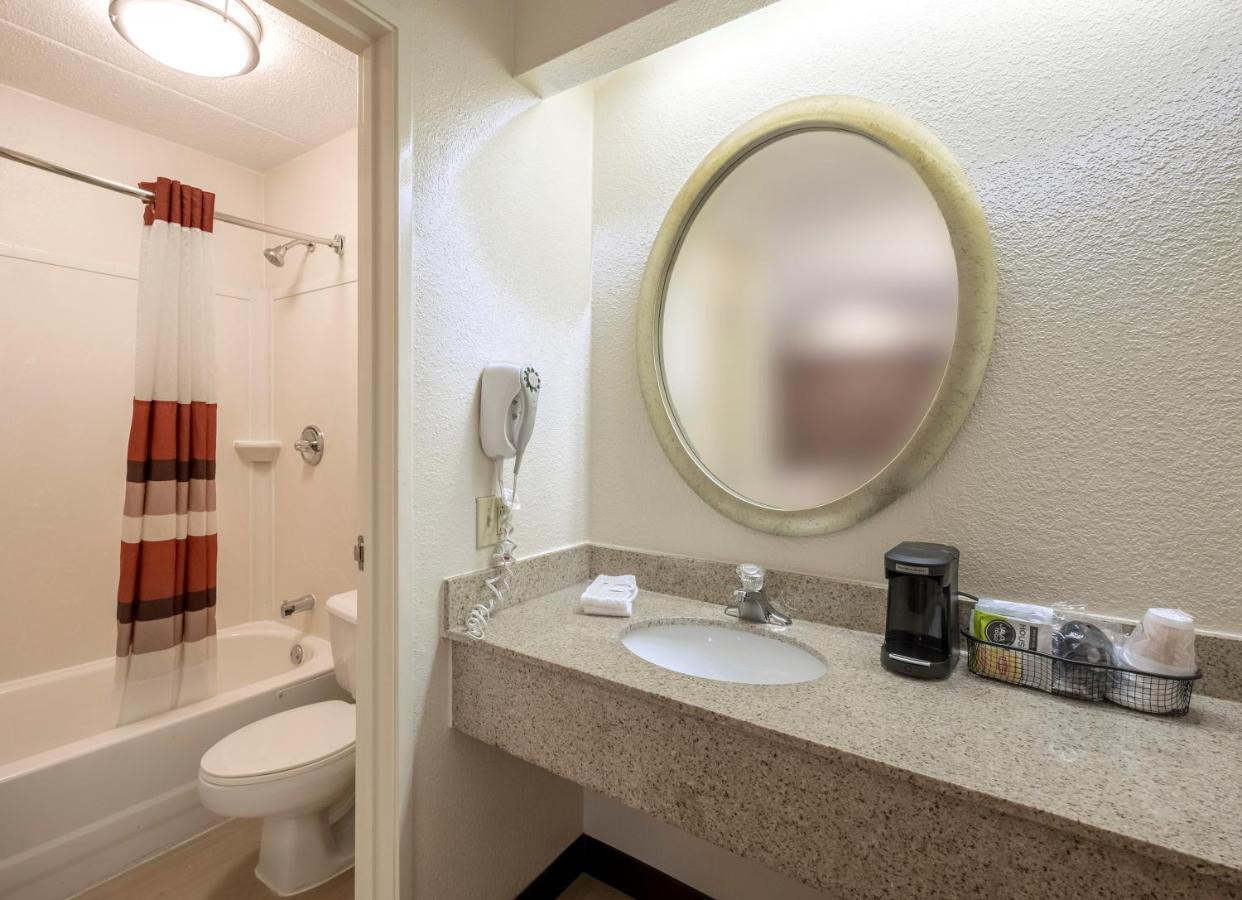 Red Roof Inn Milford - New Haven Εξωτερικό φωτογραφία