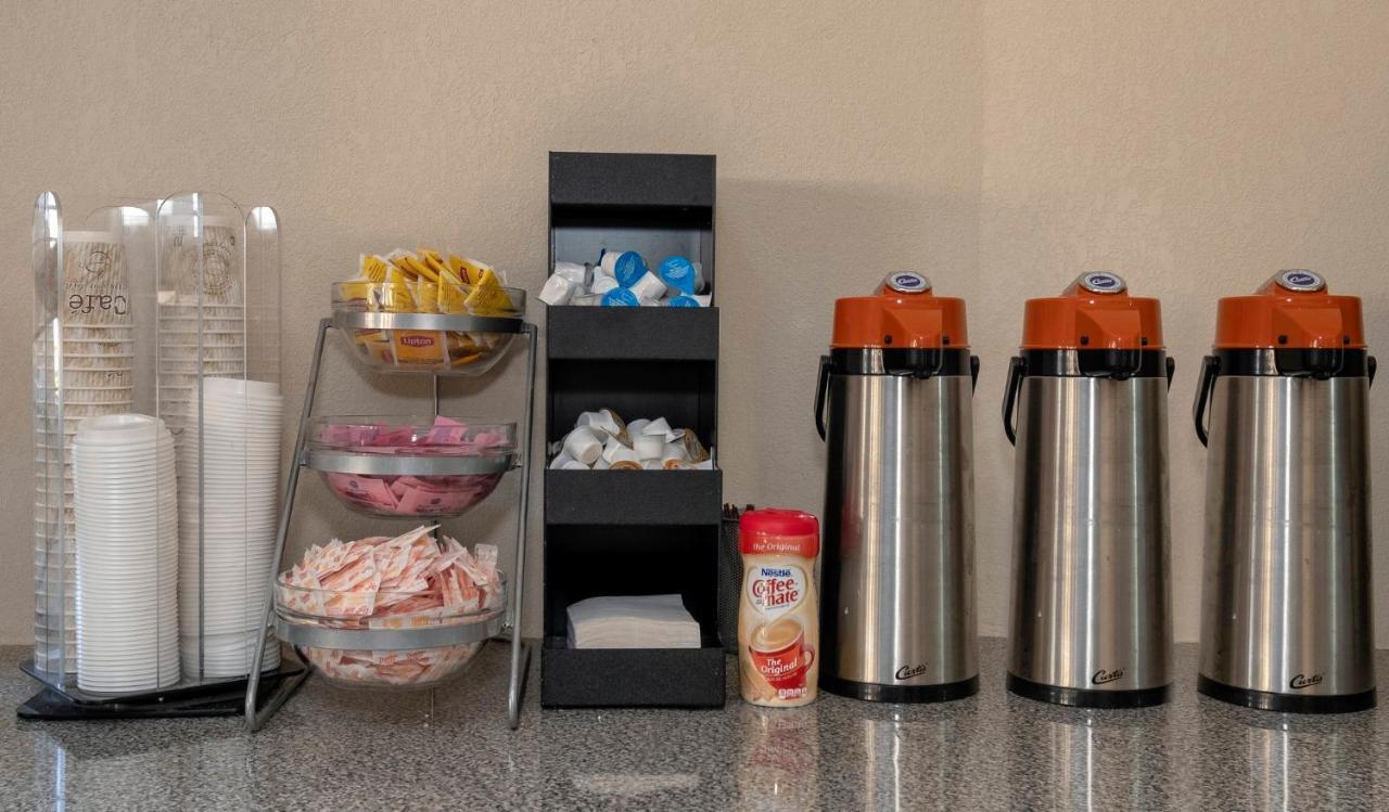 Red Roof Inn Milford - New Haven Εξωτερικό φωτογραφία