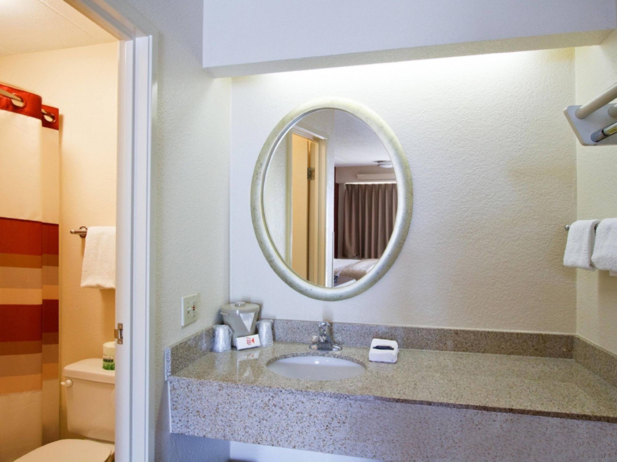 Red Roof Inn Milford - New Haven Δωμάτιο φωτογραφία